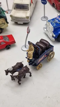 Lot ældre legetøjsbiler mm.