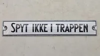 Emaljeskilt, “Spyt ikke på trappen”