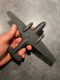 Stor legetøjs flyvemaskine af metal