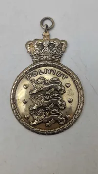 Dansk M/39 politiskilt  tilhørende Fritz Carl Vilhelm von Magius (1903–1969)   Originalt