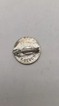 Deutsches Rote Kreuz pin WW2 . Original