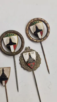 Küffhauser pins. Originale