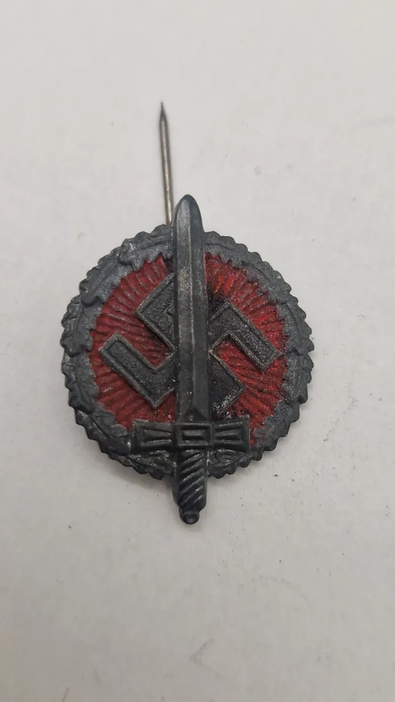 Nationalsozialistische Kriegsopferversorgung (NSKOV) tinnie. Original