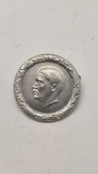 AH pin. Original