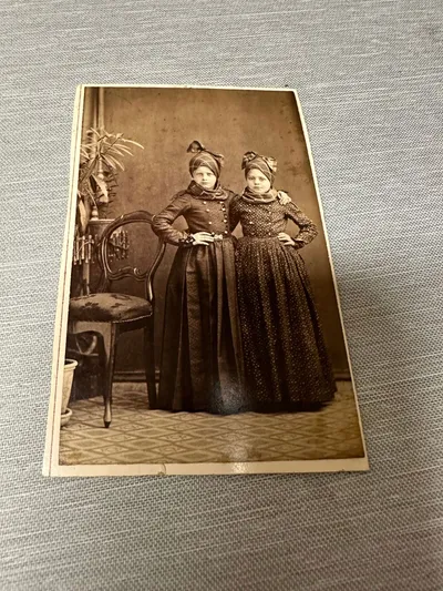 Originalt foto af piger fra Fanø ca. 1890