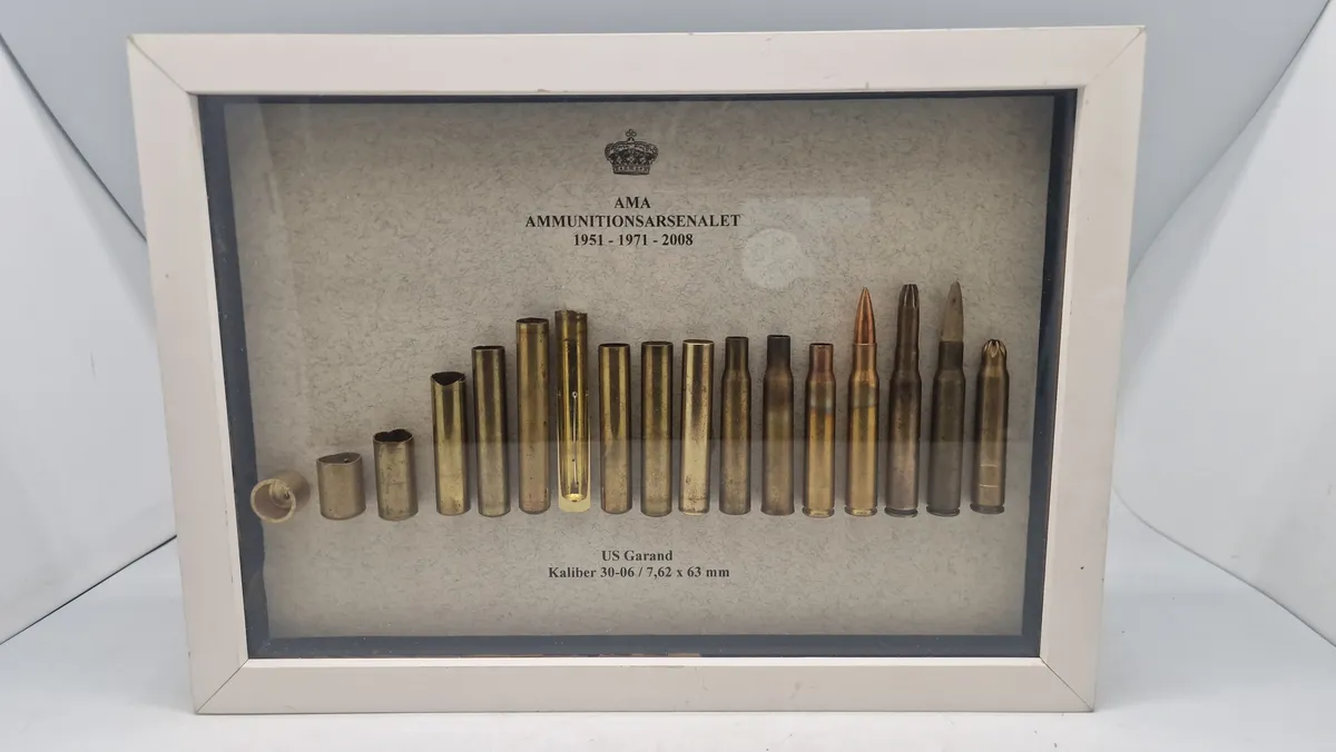 Display: AMA Trækstadier for US Garand kaliber 30-06 / 7,62 x 63 mm samt løsptr.
Ammunitionsarsenalet 1951-1971-2008