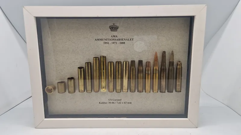 Display: AMA Trækstadier for US Garand kaliber 30-06 / 7,62 x 63 mm samt løsptr.
Ammunitionsarsenalet 1951-1971-2008