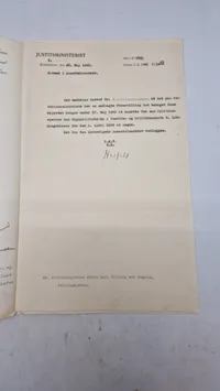 Dokumenter tildelt Fritz Carl Vilhelm von Magius (1903–1969), med underskrifter af Kong Christian X og Frederik IX