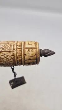tibetansk bedemølle, et rituelt redskab fra den tibetanske buddhisme