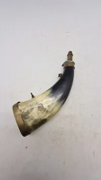 Veludført krudthorn af ben