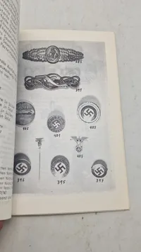 Hæfter om ordner og medaljer fra ww2