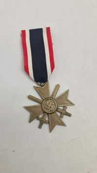 Kriegsverdienstkreuz 2. Klasse mit Schwertern. Originalt