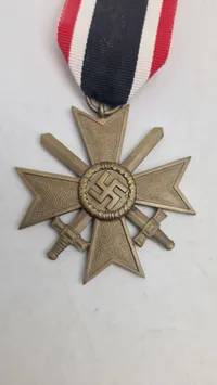 Kriegsverdienstkreuz 2. Klasse mit Schwertern. Originalt