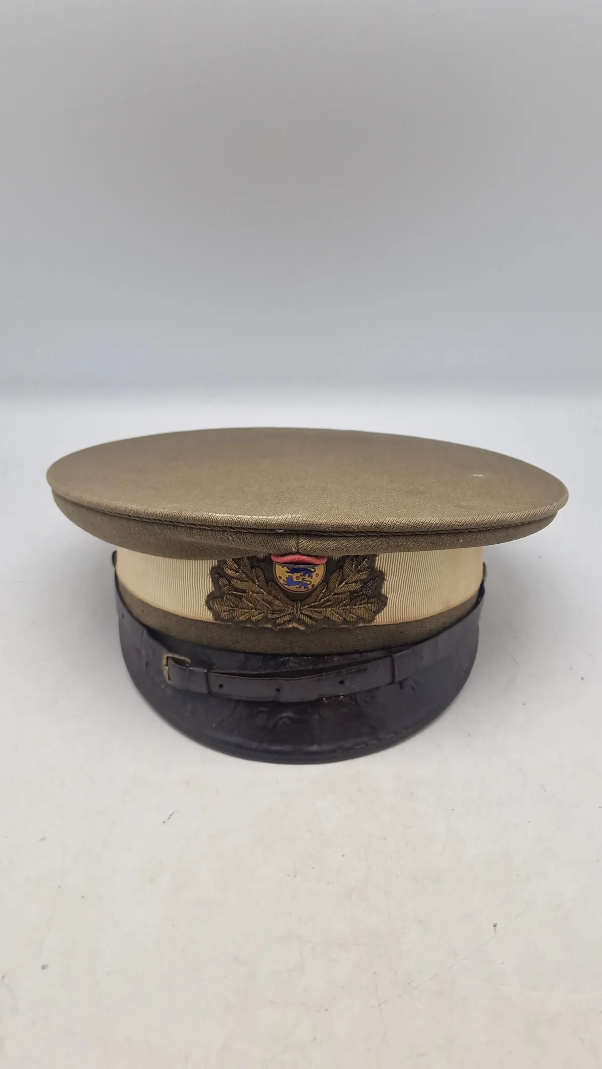 Dansk M/23 kasket, dateret 1939 og navngiven med prøjsisk skygge. Original