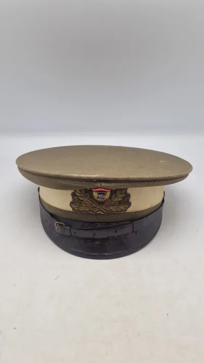 Dansk M/23 kasket, dateret 1939 og navngiven med prøjsisk skygge. Original
