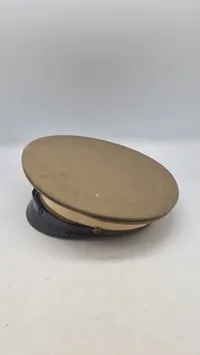 Dansk M/23 kasket, dateret 1939 og navngiven med prøjsisk skygge. Original