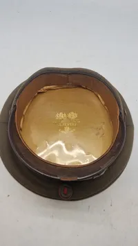 Dansk M/23 kasket, dateret 1939 og navngiven med prøjsisk skygge. Original