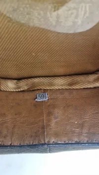 Dansk M/23 kasket, dateret 1939 og navngiven med prøjsisk skygge. Original