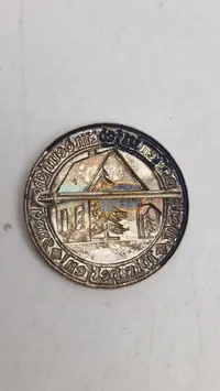 WHW pin, "Weihnachten in jedem deutschen Haus – Wir helfen". Original