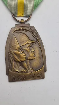 Belgisk erindringsmedalje for den etiopiske kampagne (Médaille Commémorative de la Campagne d'Ethiopie), der blev etableret i januar 1947. Original