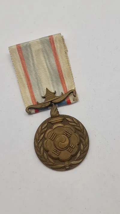 Fransk "Médaille commémorative des opérations de l'ONU en Corée" (Minde-medalje for De Forenede Nationers operationer i Korea). Original
