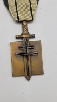 Fransk Ordre de la Libération (Befrielsesordenen), som blev indstiftet under 2. verdenskrig for at ære dem, der kæmpede for Frankrigs befrielse. Original