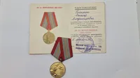sovjetisk jubilæumsmedalje for 60-året for de væbnede styrker (Jubileinaja medal "60 let Vooruzjonnykh Sil SSSR"). Orignal