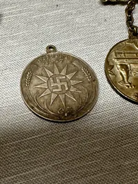 Samling Carlsberg medaljer, soltegn mm.
