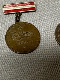Samling Carlsberg medaljer, soltegn mm.