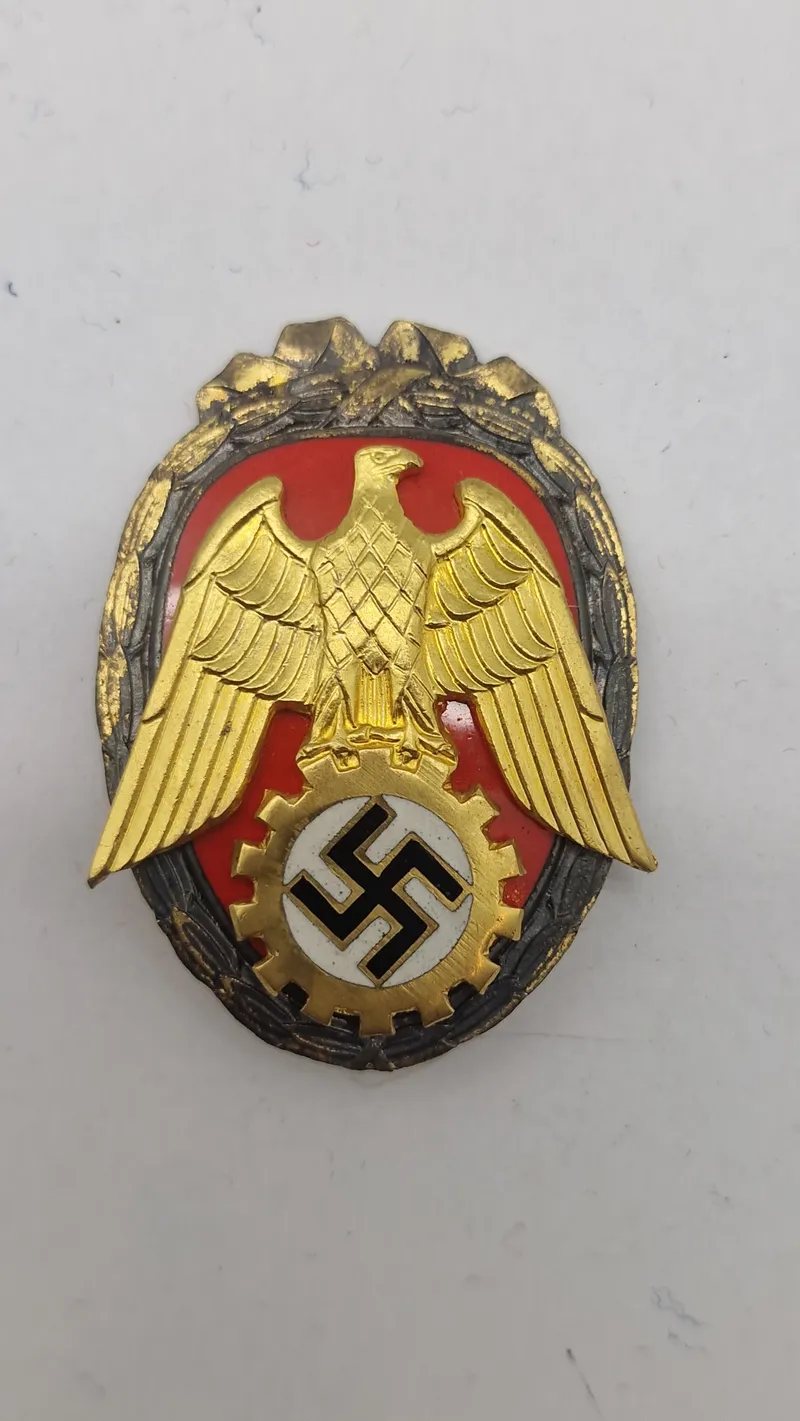 Ehrenzeichen Pionier der Arbeit, lavet hos Souval lige efter krigen