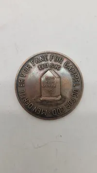 Dansk ww2 mønt med teksten "Husk Kai Munk og alle de andre". Original