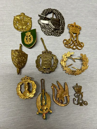 Samling regimentsmærker  mm.