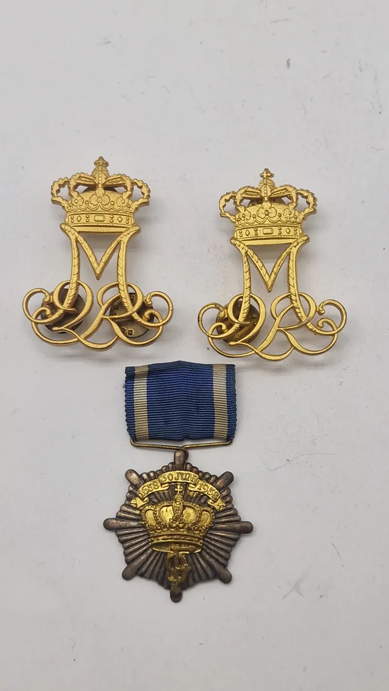 Reginaer og medalje fra garderforeningen. Originale