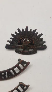 Lot australsk “Rising Sun" uniformsemblemmer, ww1. Originale