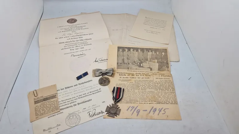 Finlandslot og Hindenburg kors fra Mand og kone, Danskere