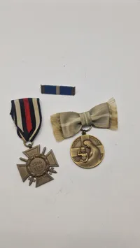 Finlandslot og Hindenburg kors fra Mand og kone, Danskere