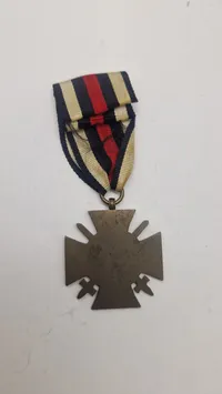 Finlandslot og Hindenburg kors fra Mand og kone, Danskere