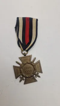 Finlandslot og Hindenburg kors fra Mand og kone, Danskere