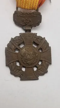 Sydvietnamesisk Gallantry Cross (Vietnamesisk: Anh-Dũng Bội-Tinh). Original