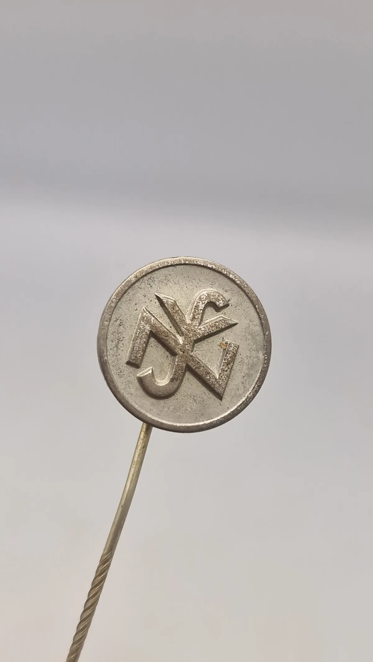 Pin fra den nationalsocialistiske folkefærdsorganisation (NSV) fra Tyskland under ww2. Original