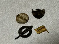 Original bil pins bla. Mercedes mærke fra 40 erne