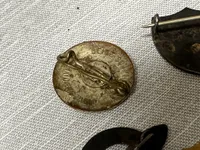 Original bil pins bla. Mercedes mærke fra 40 erne