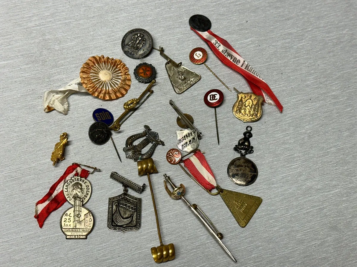 Samling diverse pins