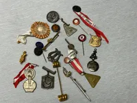Samling diverse pins