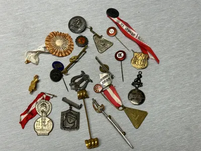 Samling diverse pins