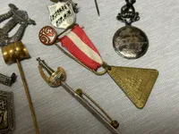 Samling diverse pins