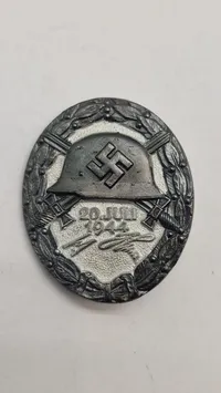 20 juli 1944 sårettegn. Efterkrigs