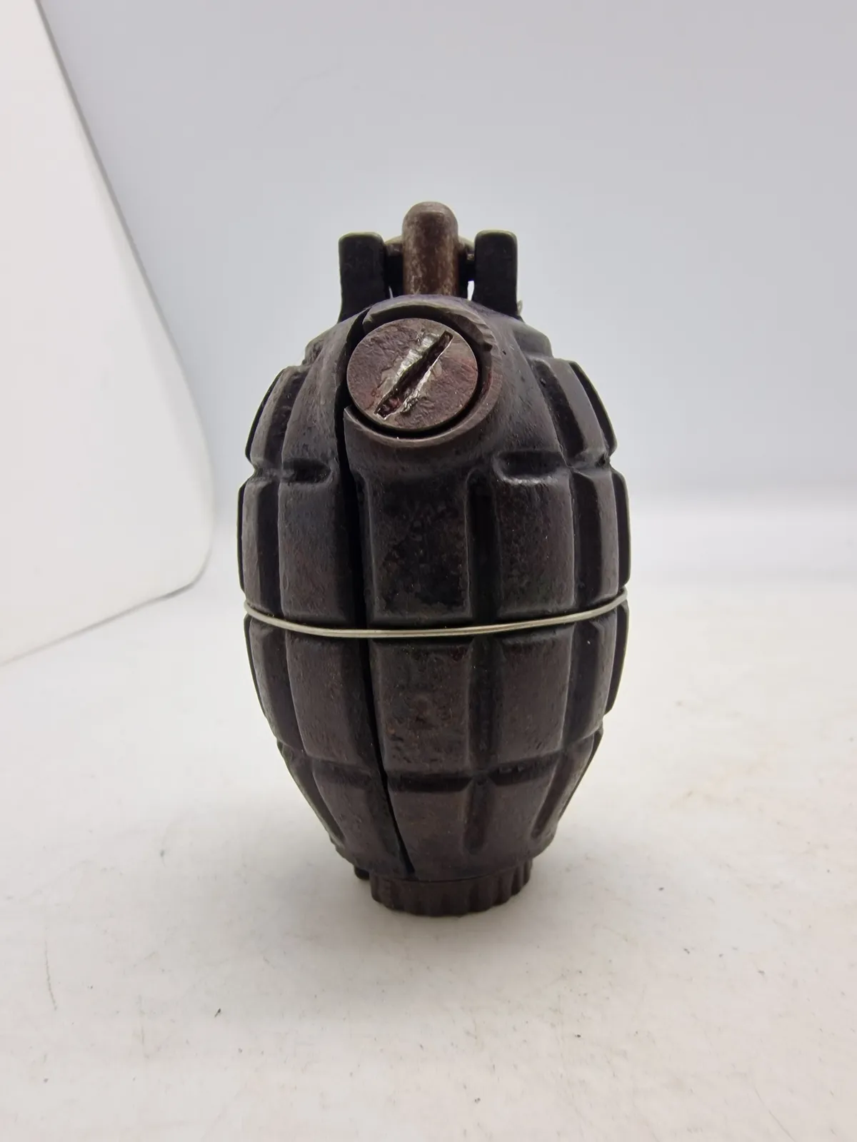 Original nedkastet Mills granat WW2 - deaktiveret