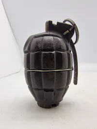 Original nedkastet Mills granat WW2 - deaktiveret