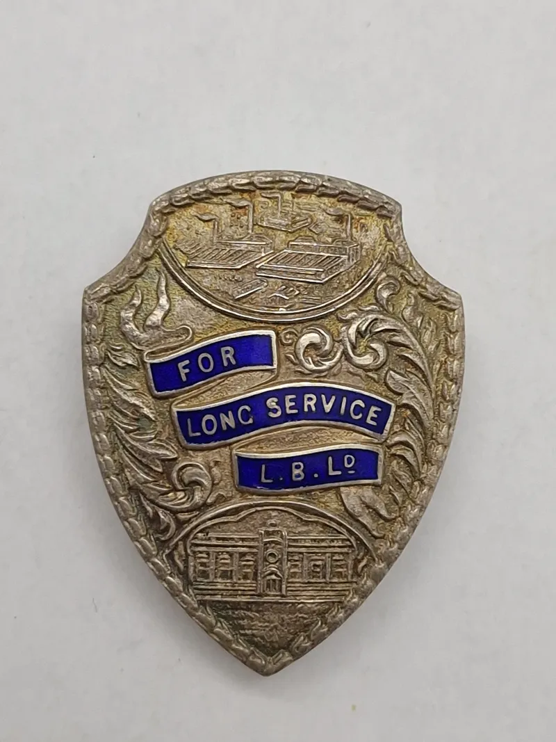 Originalt Engelsk sølvbadge givet til Dansker